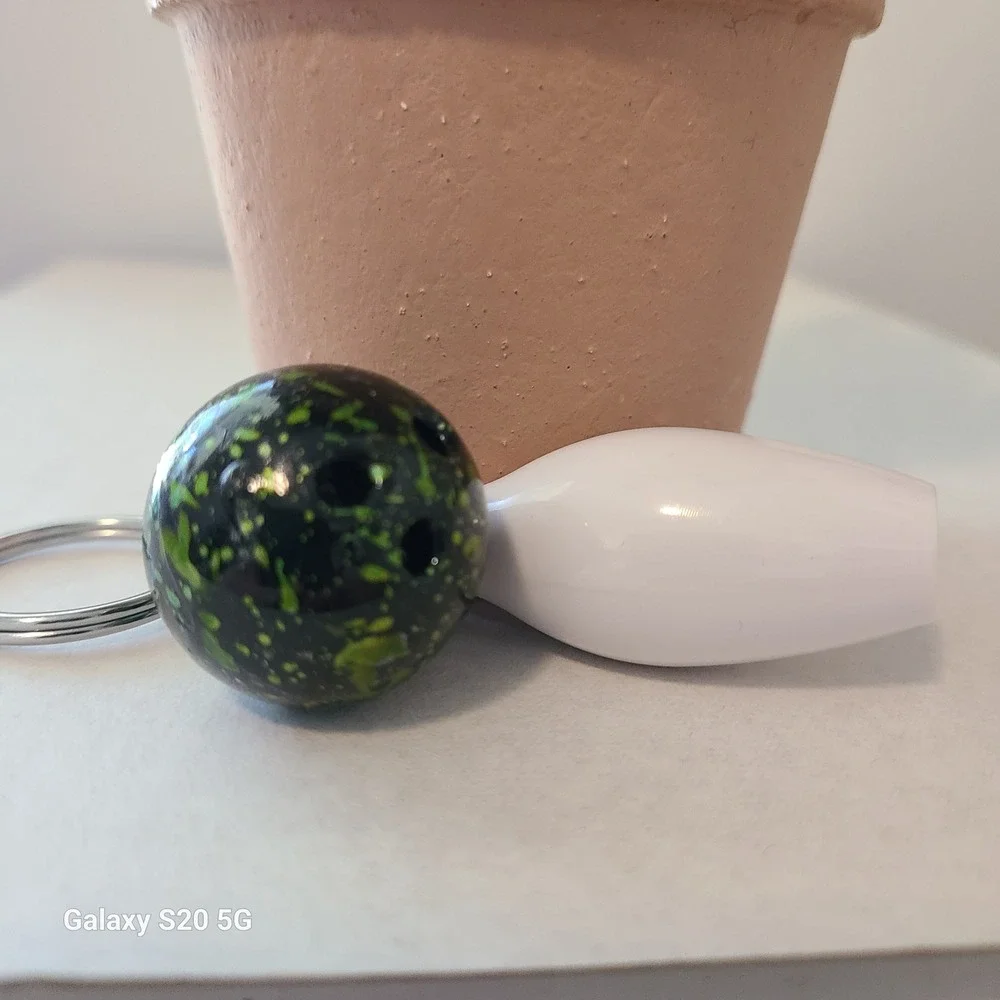 Green Bowling Ball and Pin Keychain Novelty‎ Key Ring Sporty Collectible NWOT